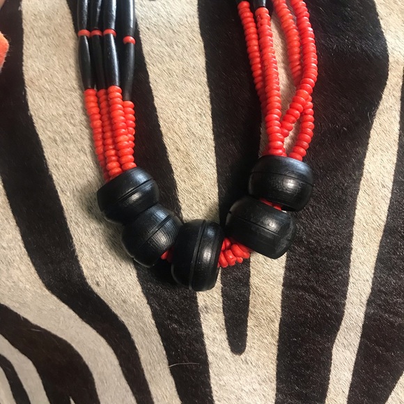 Vibrant wood bead necklace - Picture 5 of 11